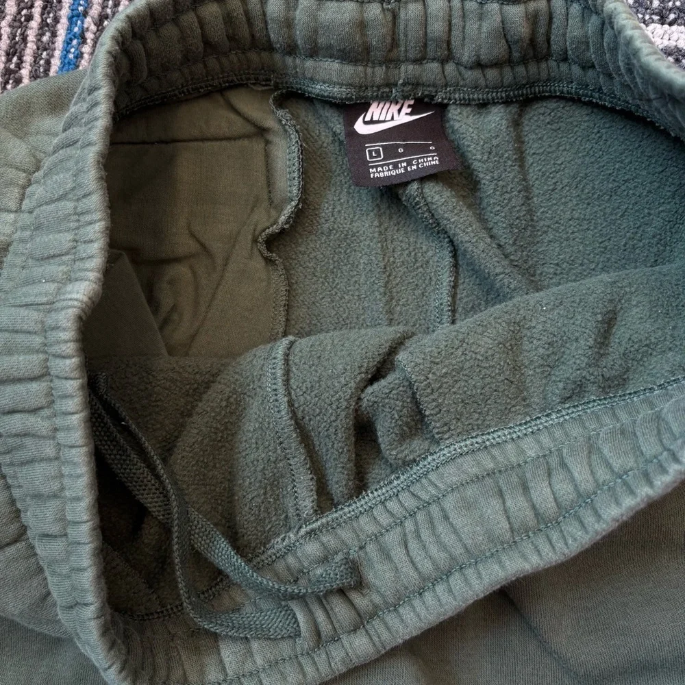 Nike sweatpants joggers green Men’s Large - Picture 6 of 7